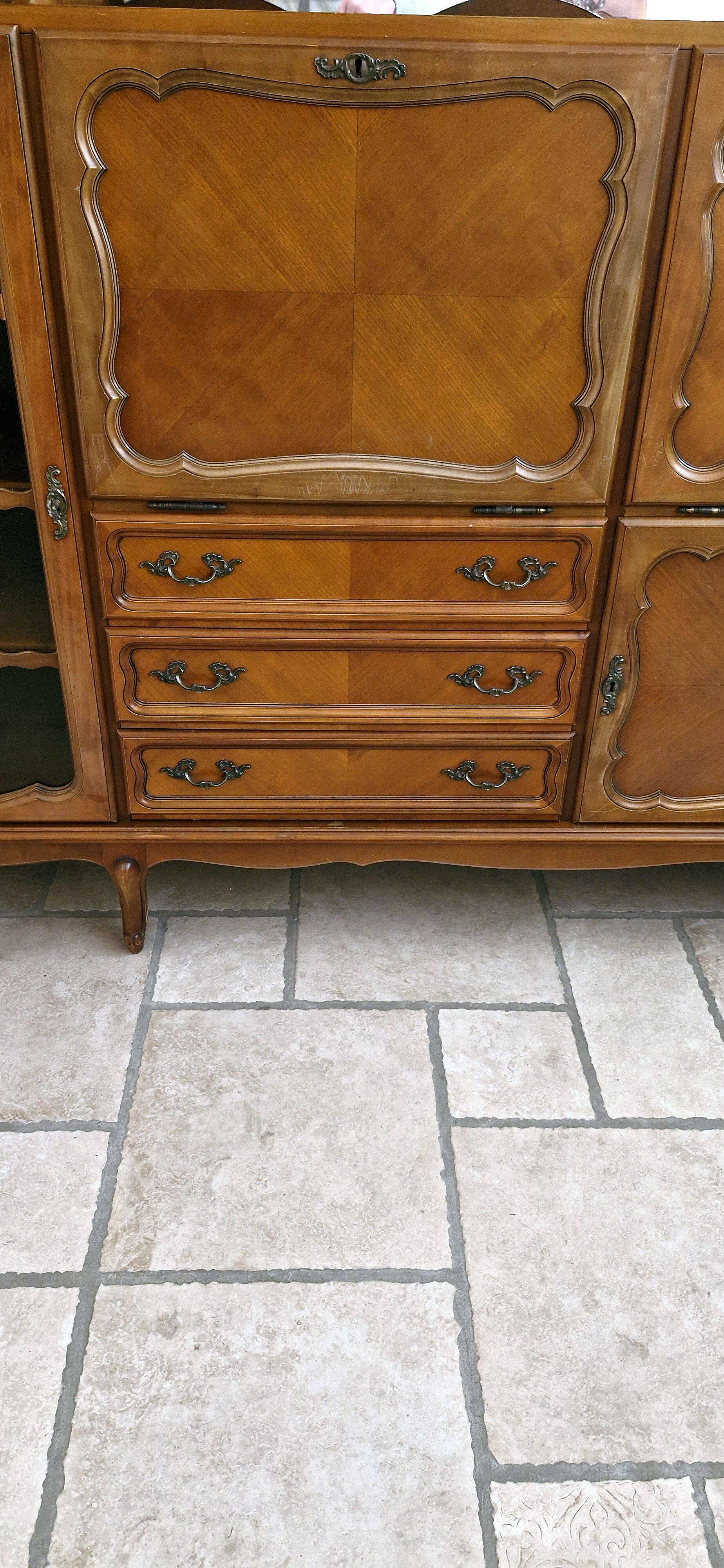 Wooden sideboard with 5 doors and 3 drawers, 2 glass doors.