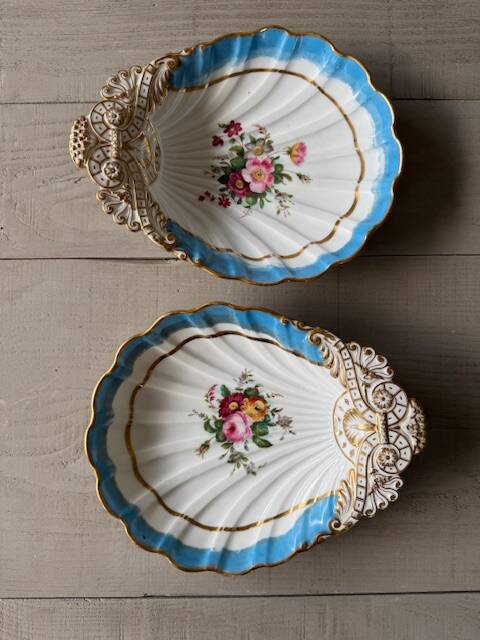 Service ancien de style Napoléon 3– 35 assiettes & pièces de présentation