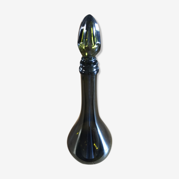 Glass decanter with a capacity, glass cap