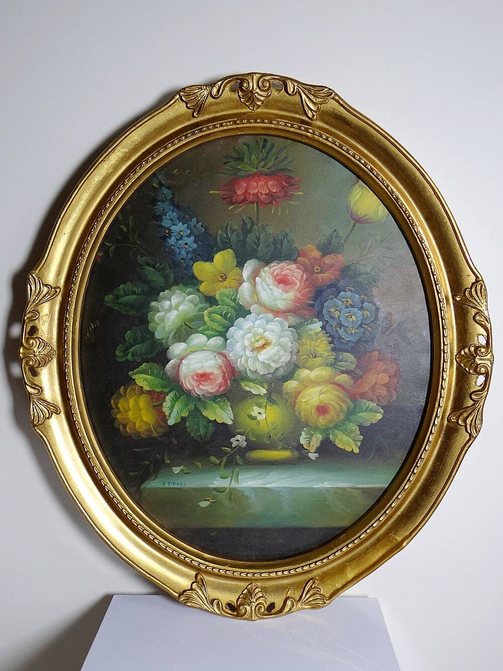 Large oil on canvas bouquet medallion wooden frame gilded stucco vintage