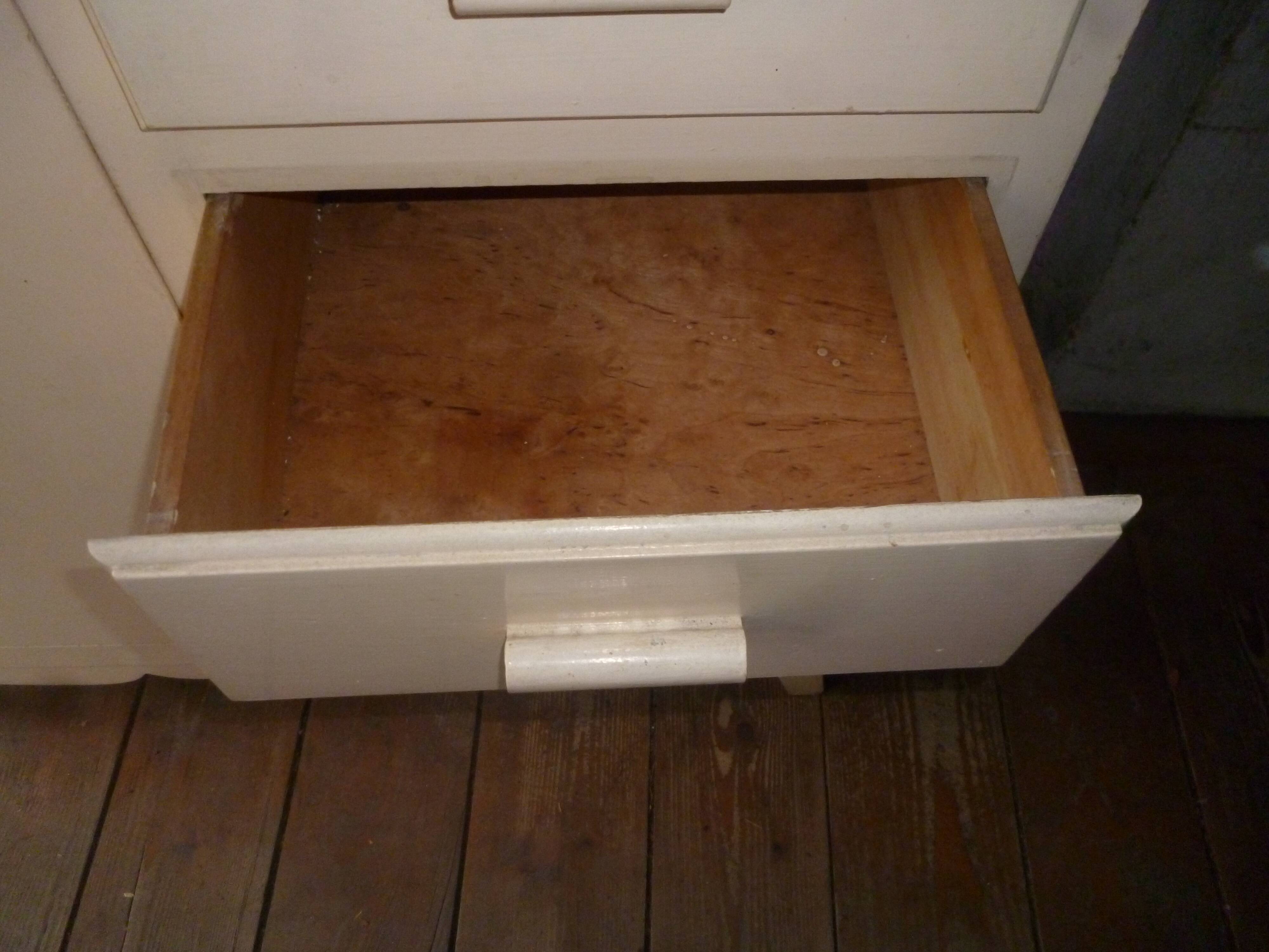 Small parisian wardrobe