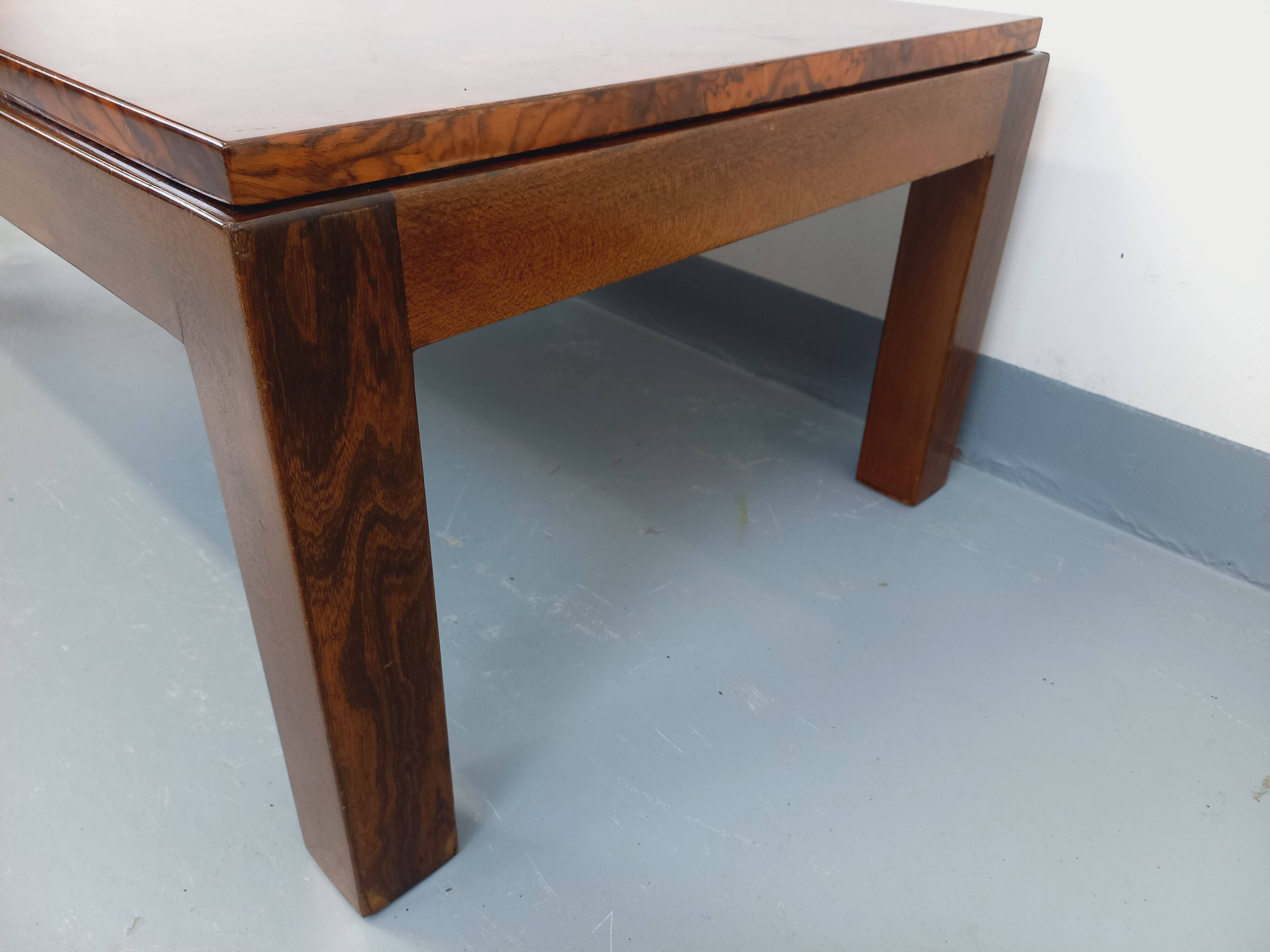Table basse rectangulaire vintage en orme et loupe d’orme des années 70