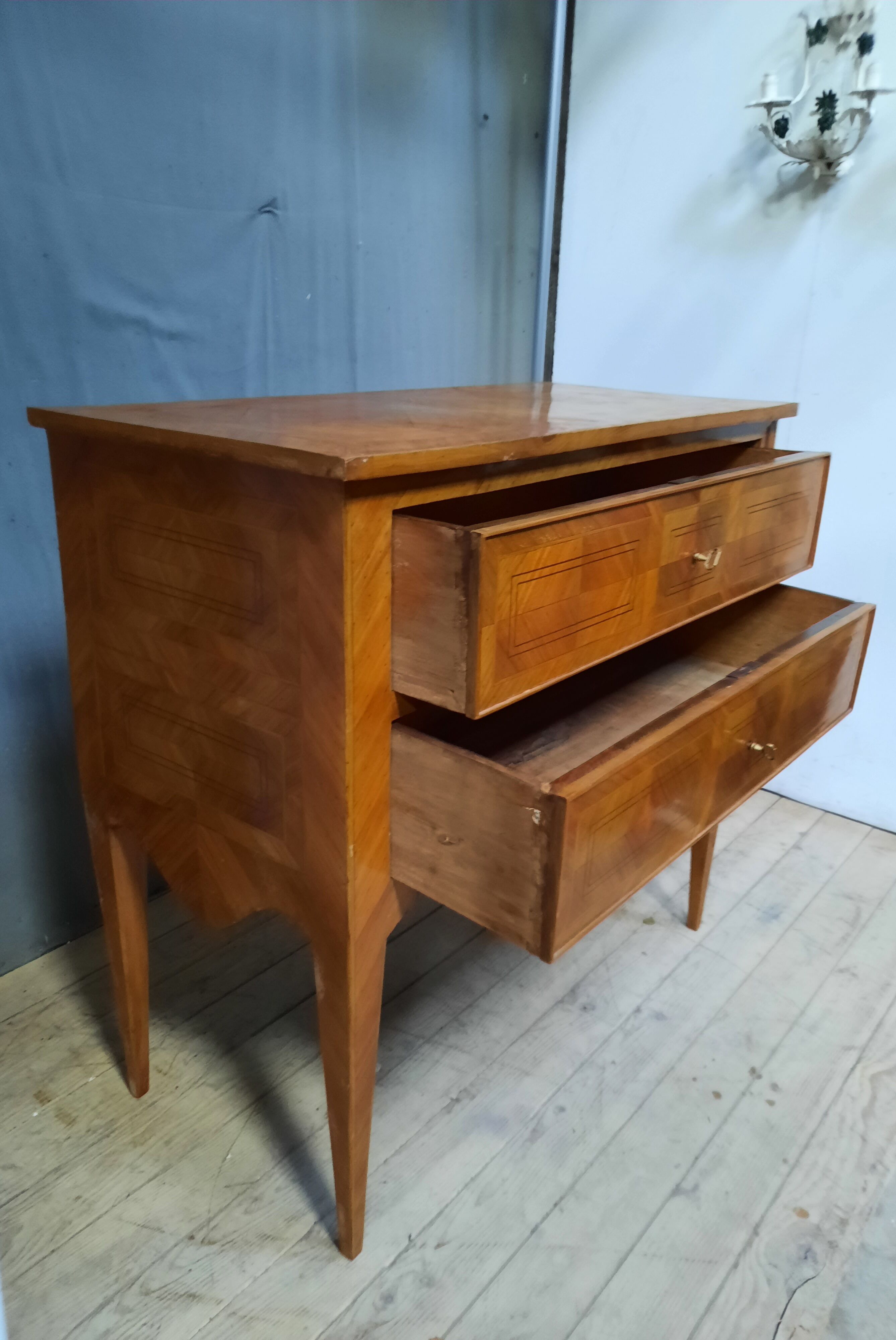 Italian chest of drawers late XVIIIth century