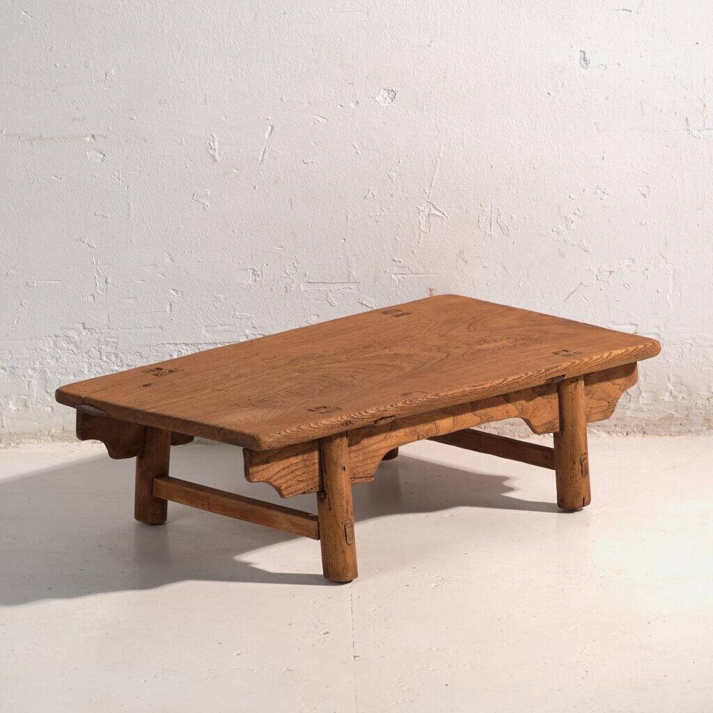 Table basse ancienne en bois de pin – Chine, vers 1890
