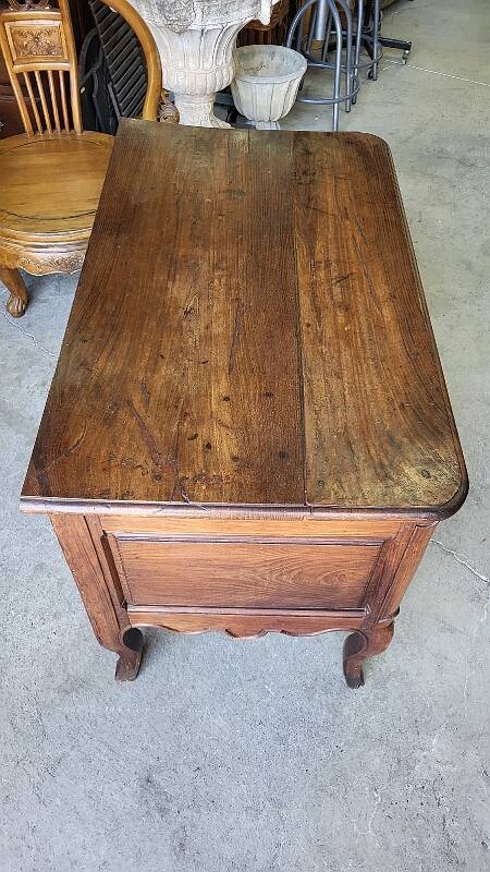 Commode louis xv 2 tiroirs en chene clair du xviii ème siecle ref je