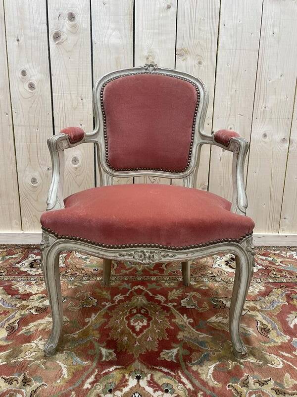 Fauteuil cabriolet de style Louis XV en velours rose