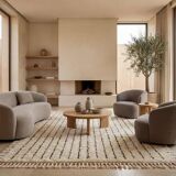 Handwoven traditional Berber rug, size 1.5/2.5 m.