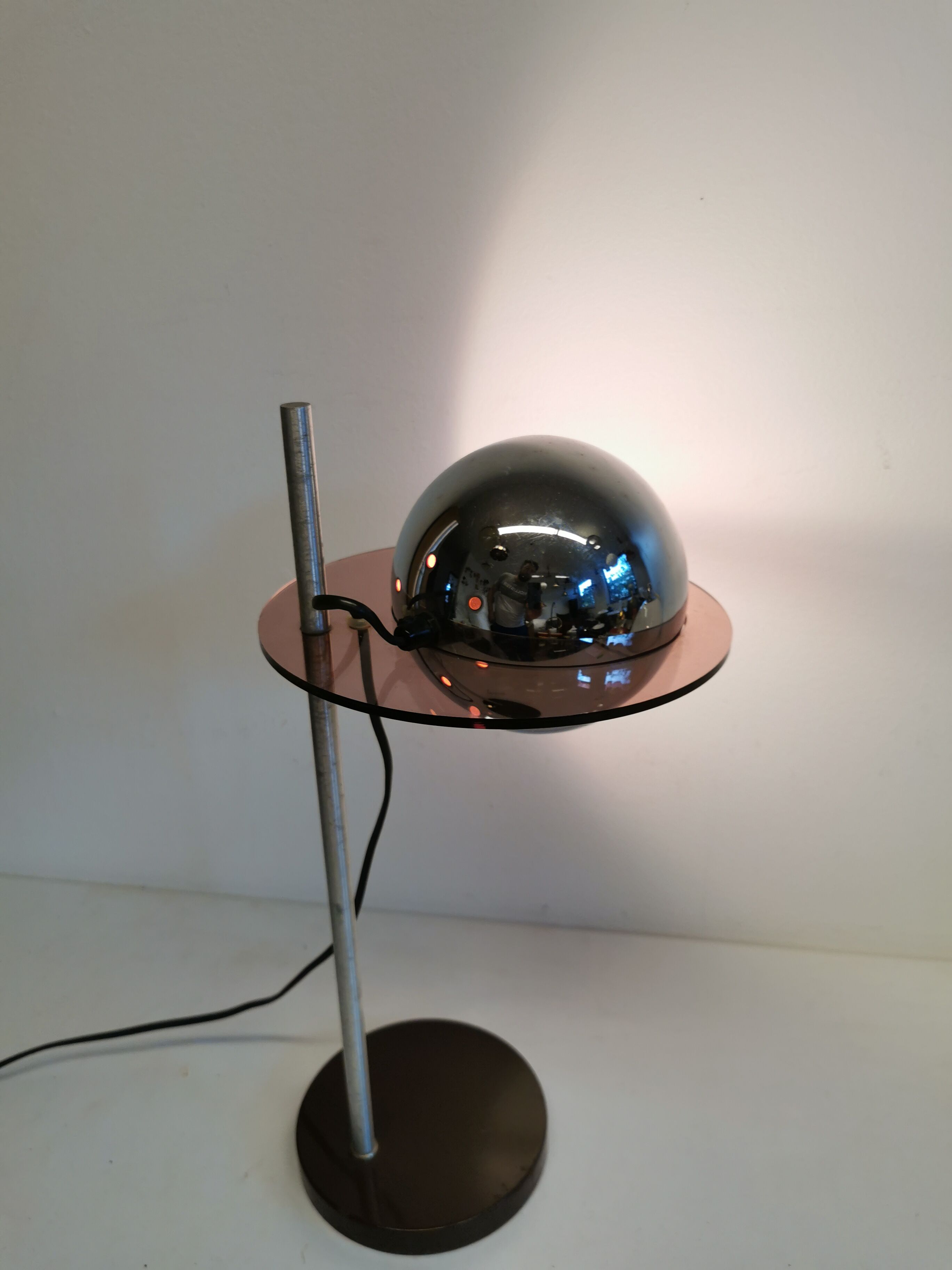 Lampe de table Space Age, en aluminium, métal et plexi plastique