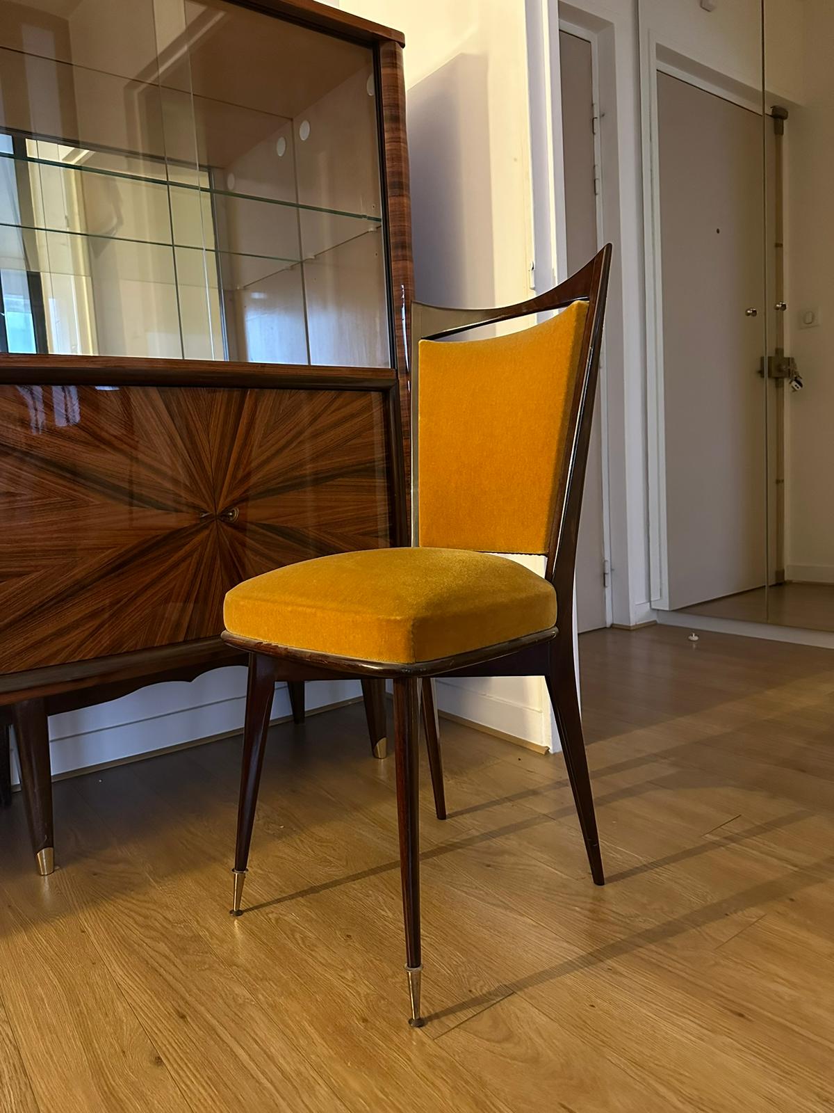 Table en bois marqueté + 6 chaises velour et bois