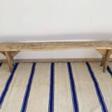 Ancien banc de ferme en bois restauré