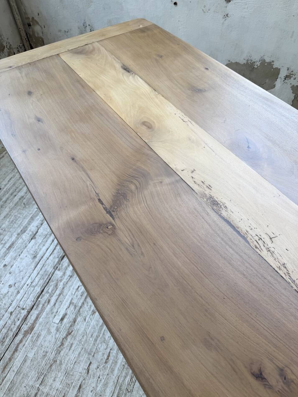 Table de ferme noyer pieds fuseaux 1950