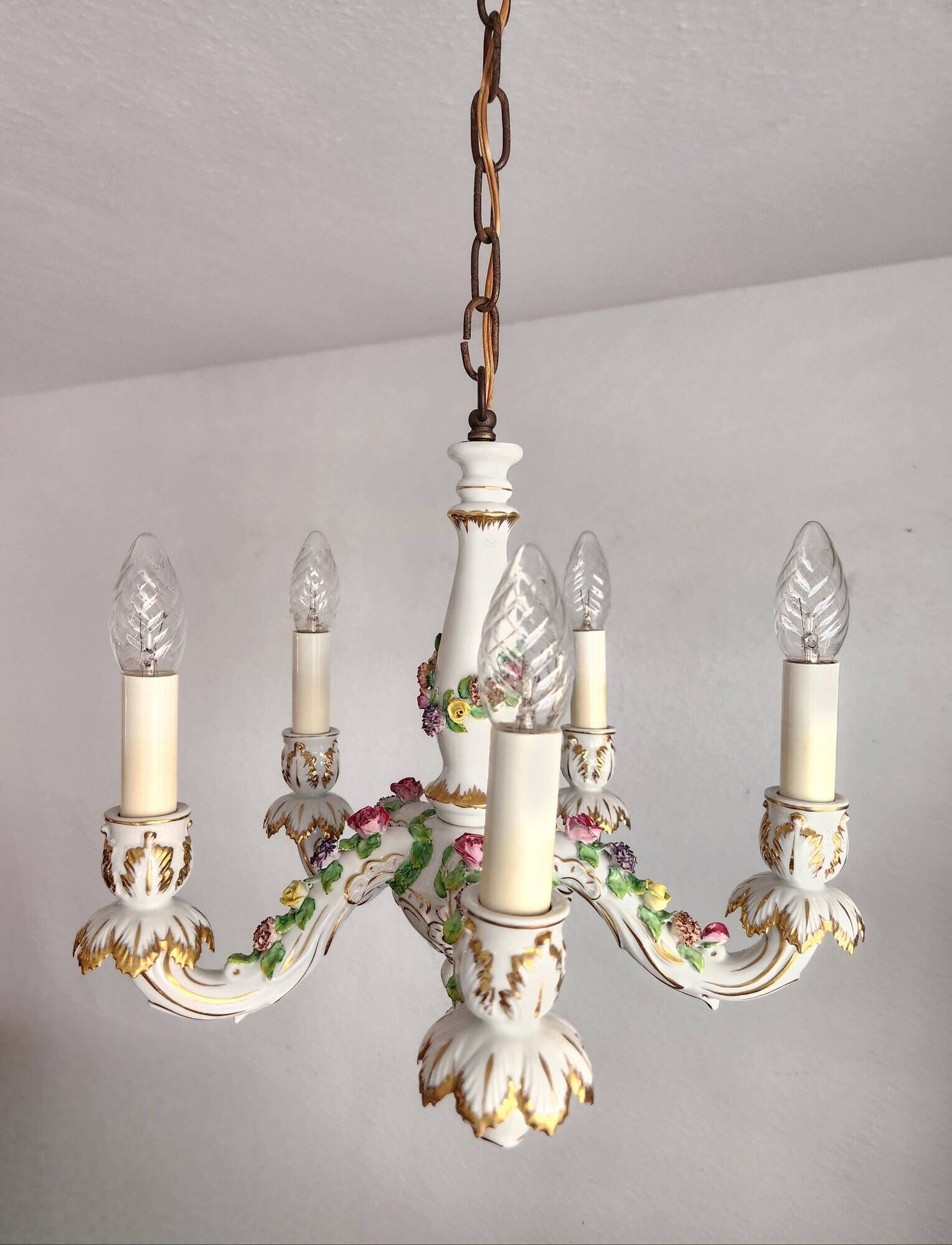 Handgeformt vergoldet vintage Porzellan Kronleuchter Capodimonte 1960er