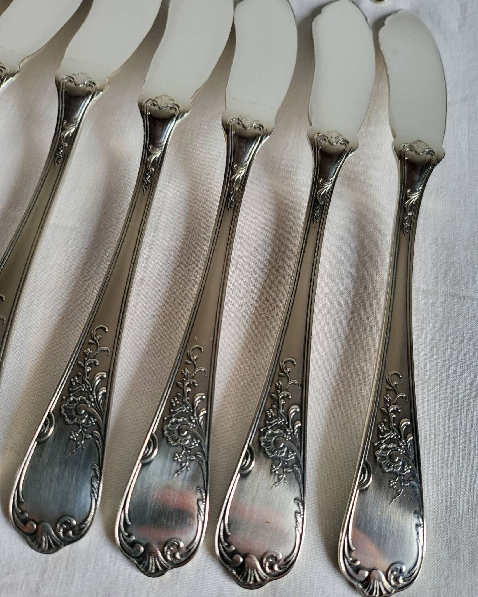 12 silver-plated metal fish cutlery pieces by Guildar, 24 pieces.