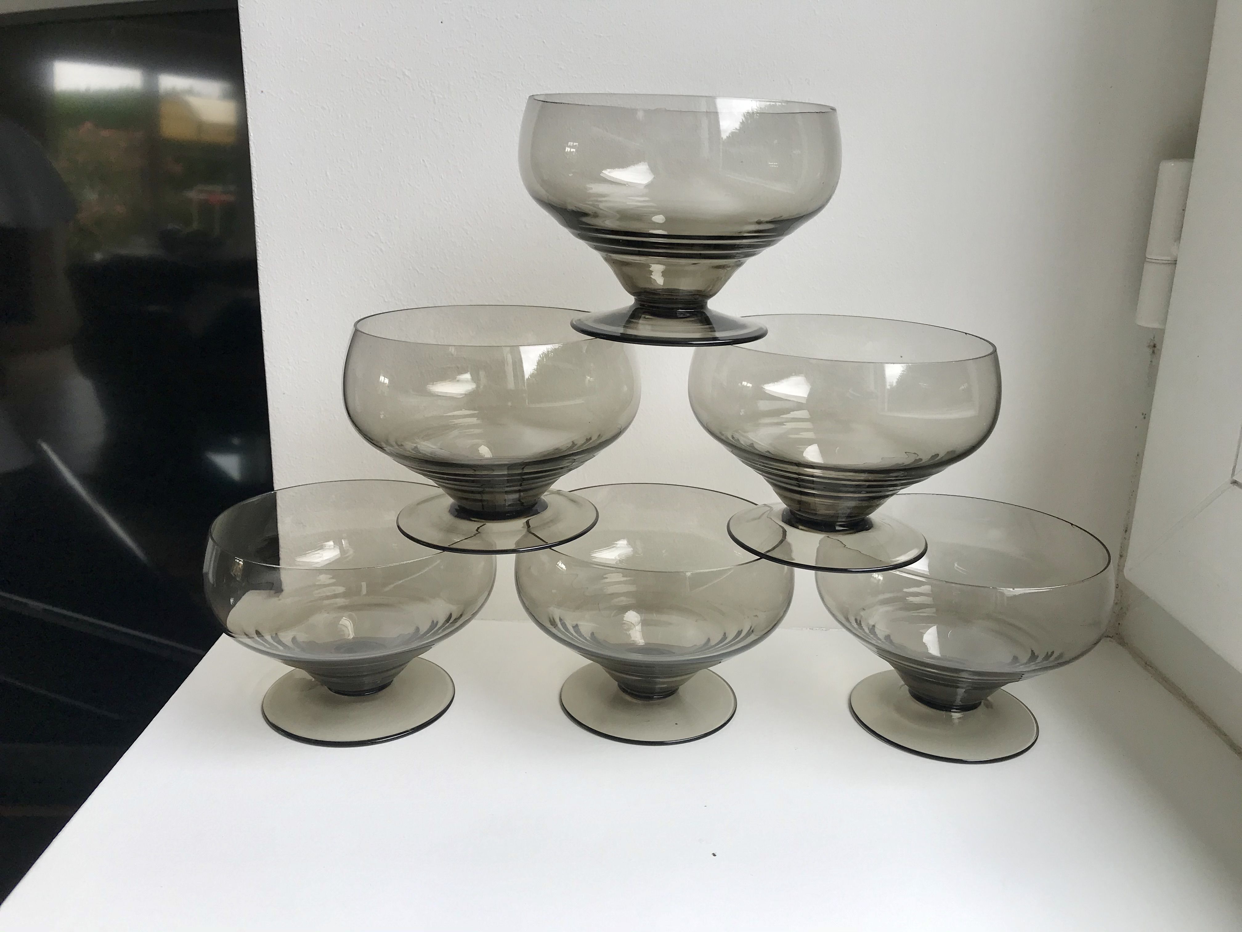 Set of 6 art deco design champagne glasses in smoked glass 30s-40s