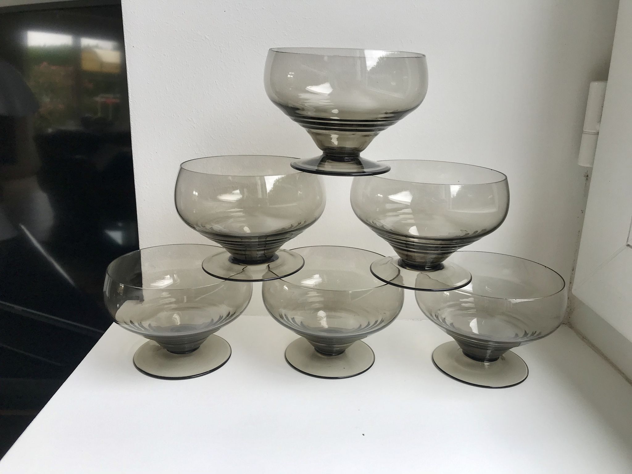 Set of 6 art deco design champagne glasses in smoked glass 30s-40s
