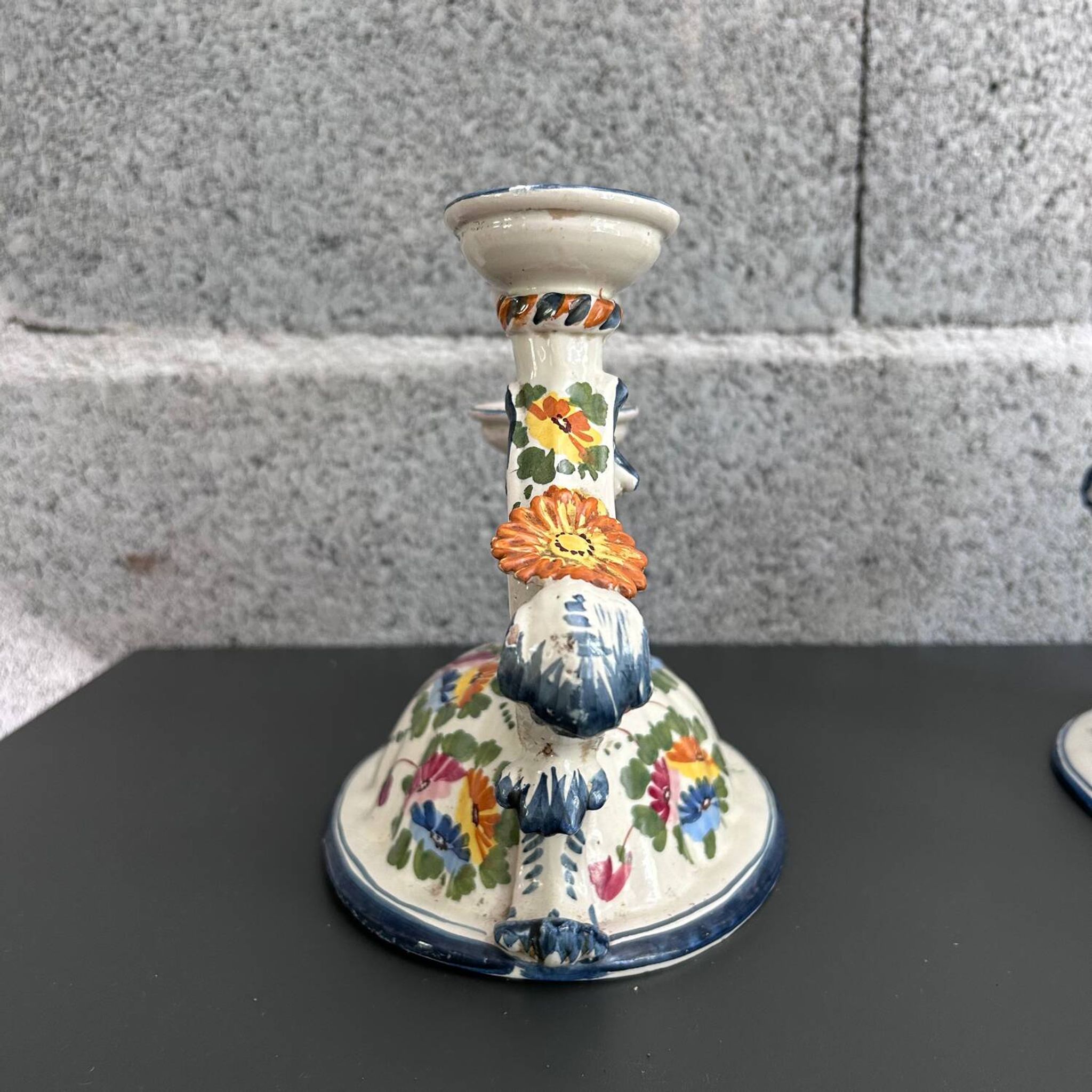 Paire de bougeoirs italiens signés
