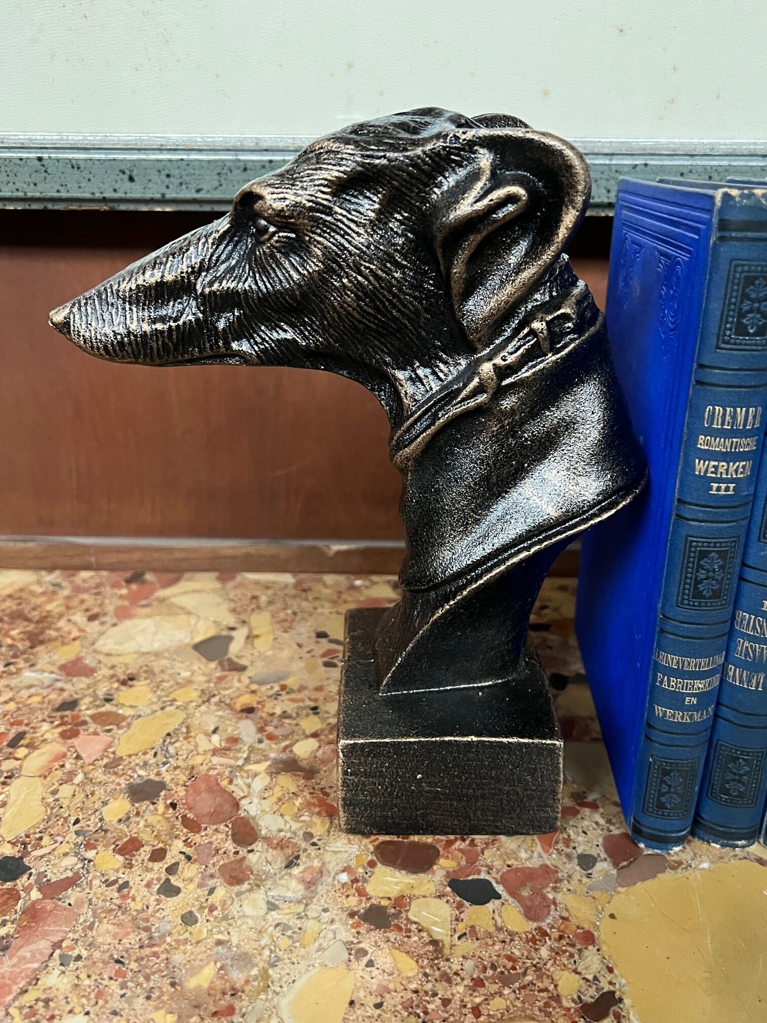 Paire de serre-livres en fonte