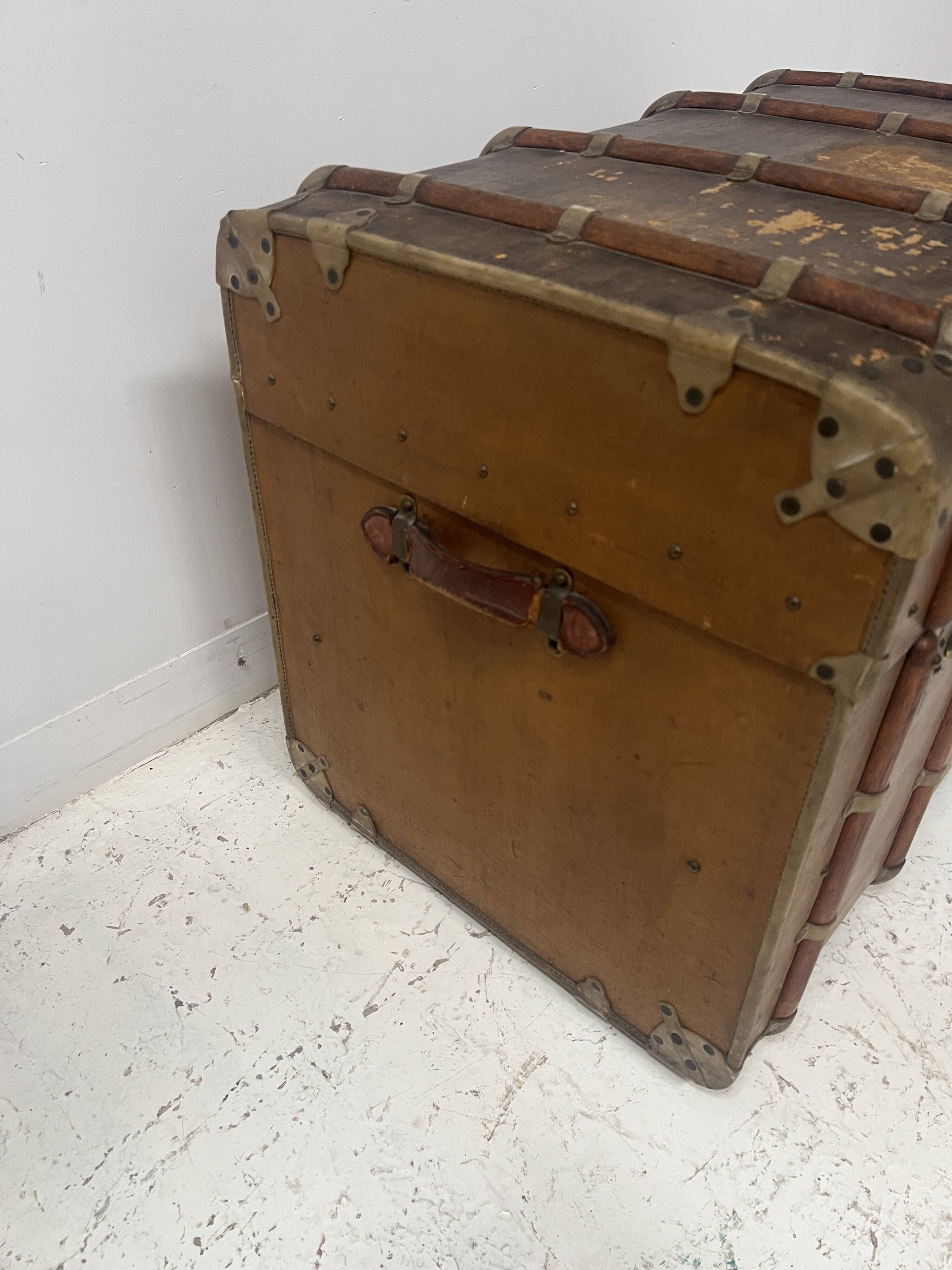 Ancienne malle de voyage a intérieur compartimenté XX siècle