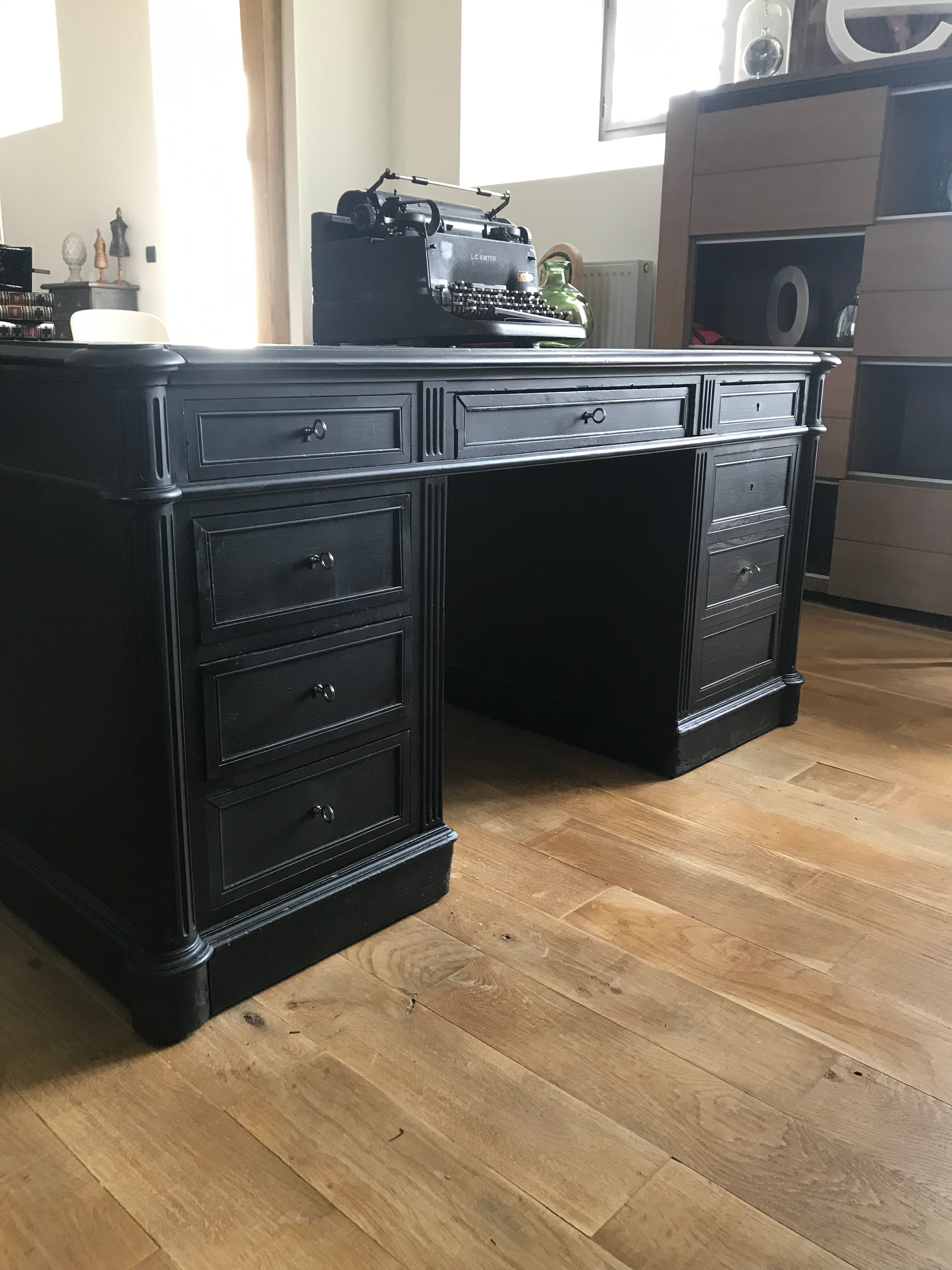 Former double-sided notary office 19 and me