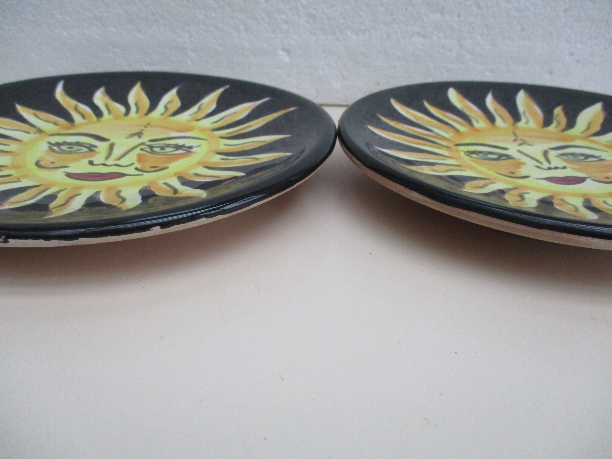 2 hand-decorated ceramic plates