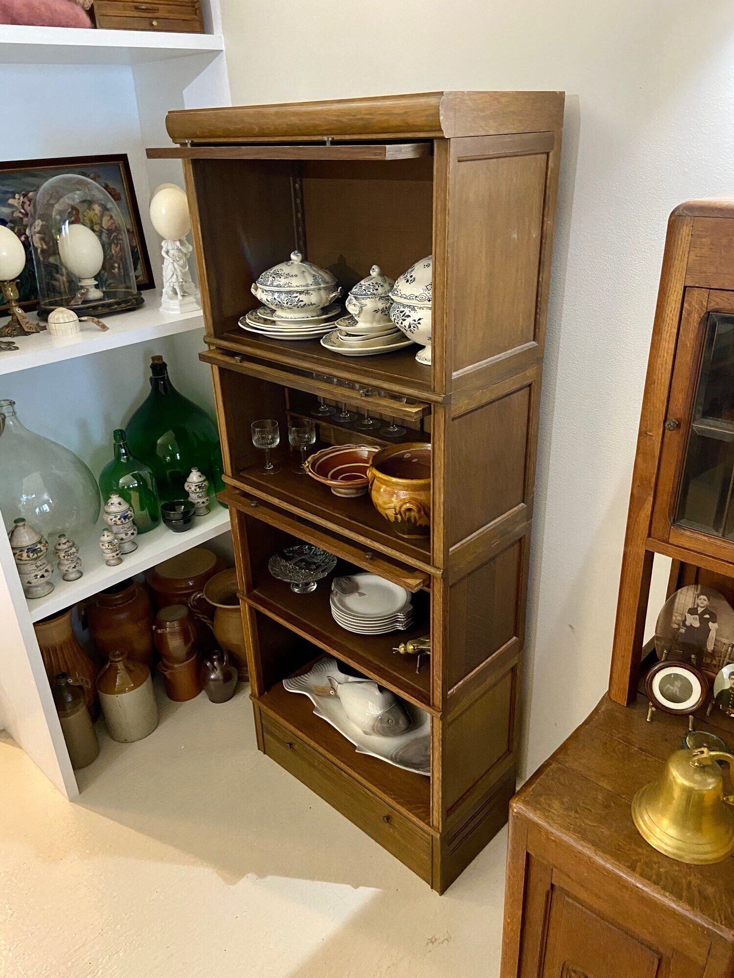 Dark wood display case 4 compartments and 1 drawer