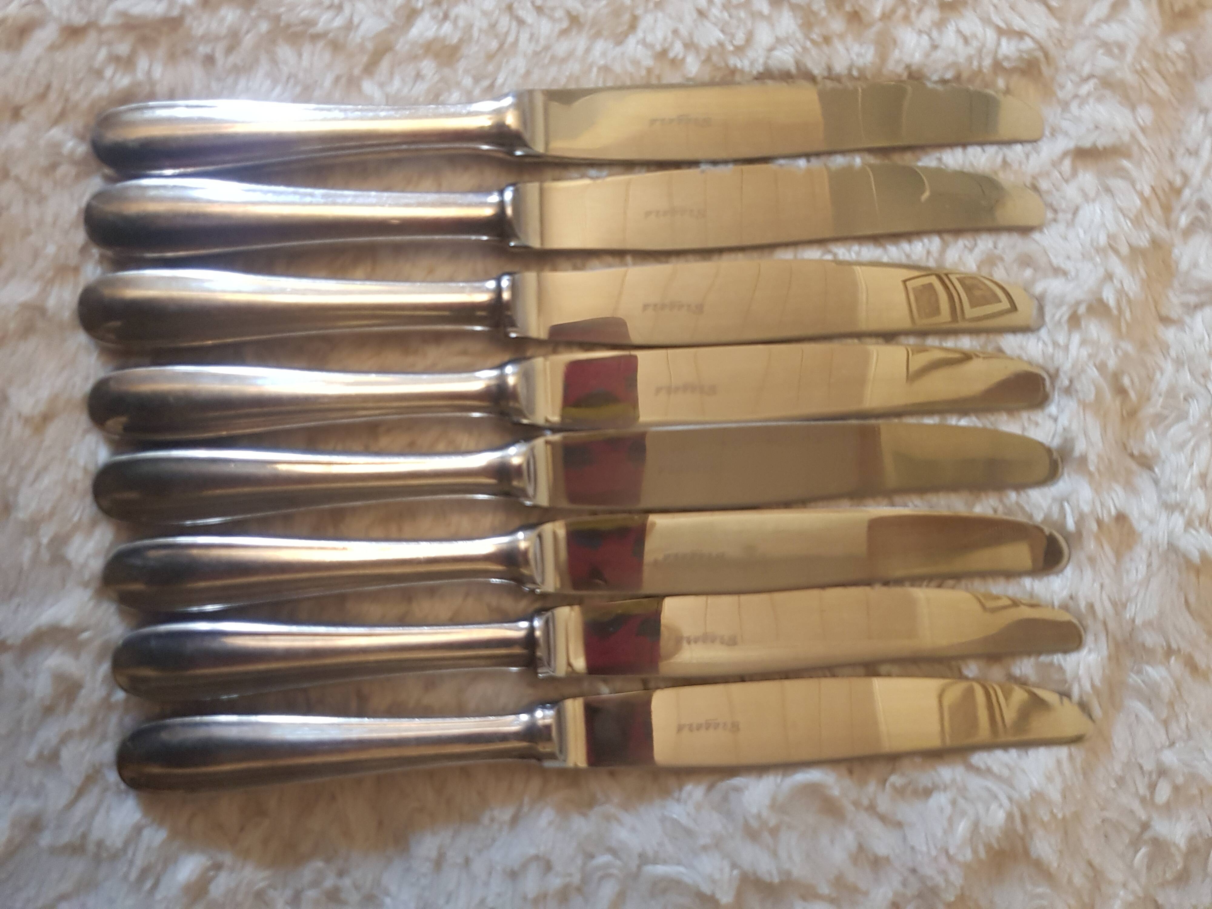 Set of 8 silver metal knives