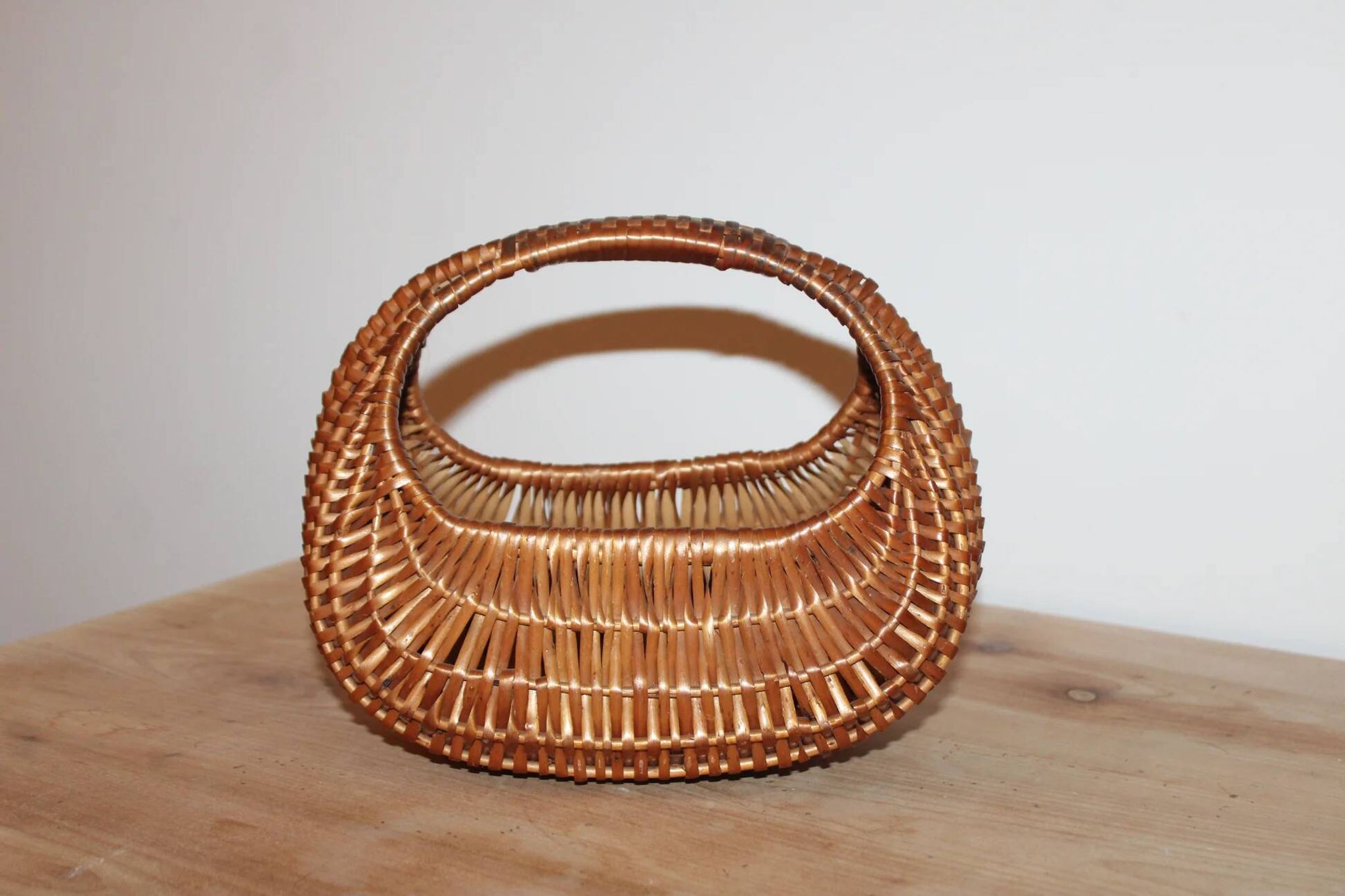 Petit panier vintage en osier tressé – Anse intégrée – Vannerie rétro