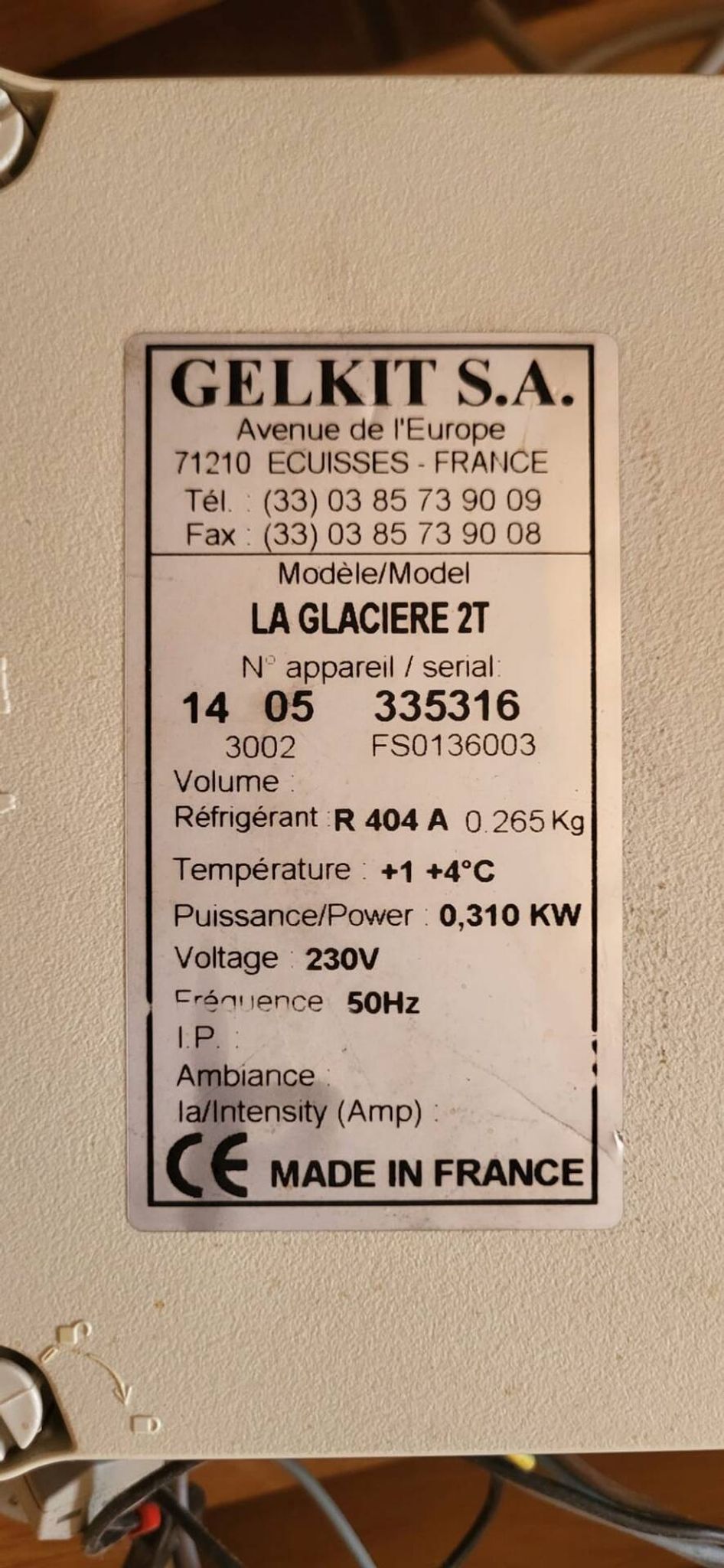 Armoire frigorifique en chêne  massif Gelkit.