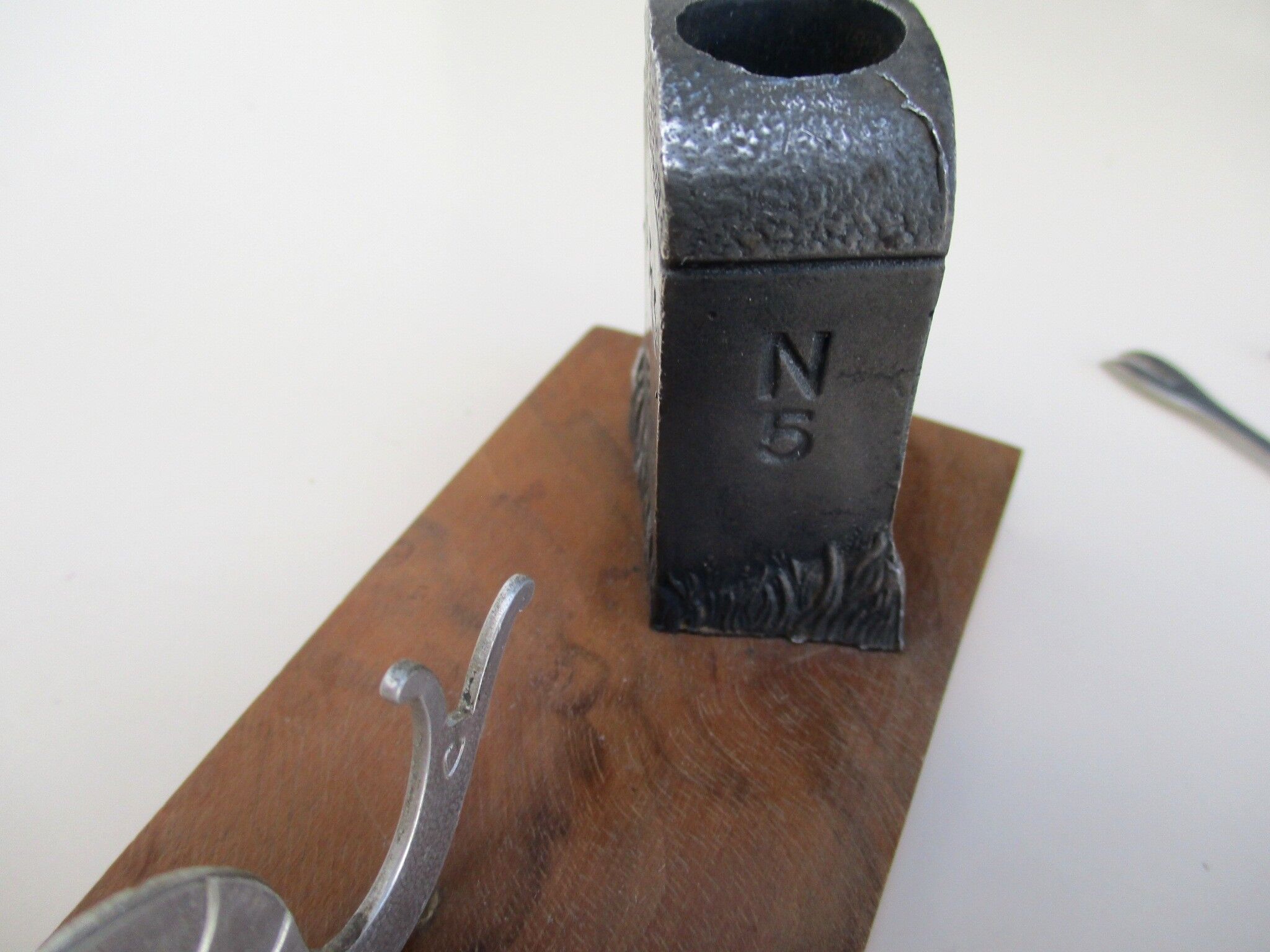 Cado brand snail piques door