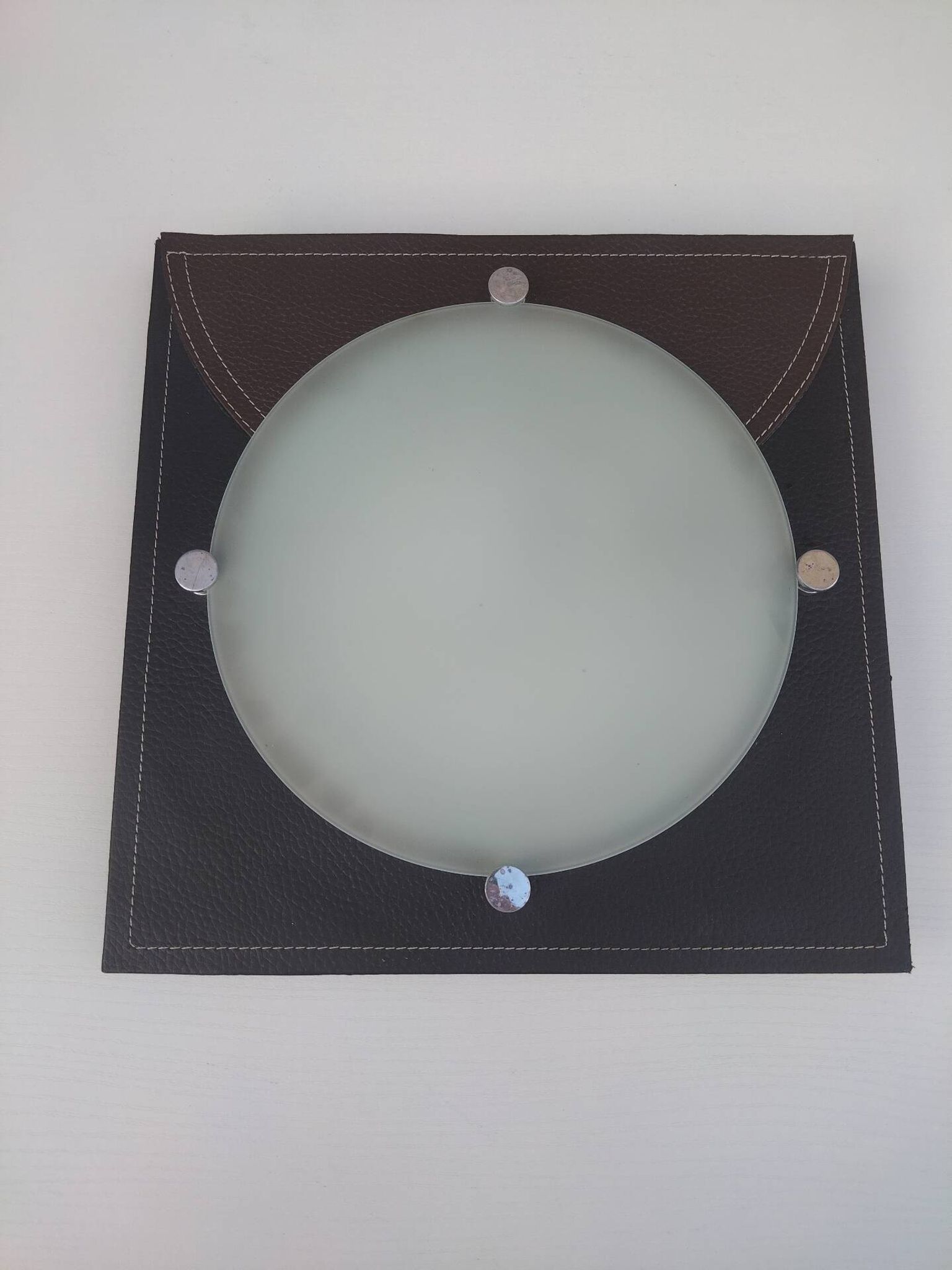 Applique ou plafonnier en verre dépoli et matière façon cuir
