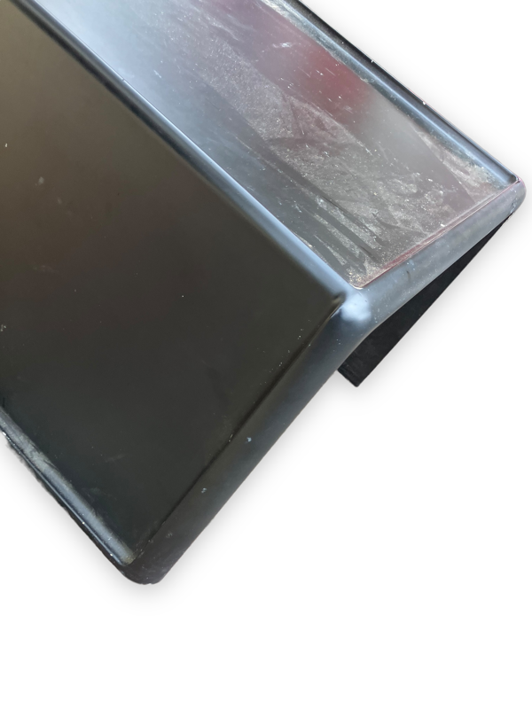 Table basse noire en bois par Peter Ghycz, Horn collection