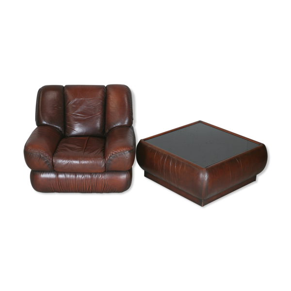 Ensemble fauteuil et table basse cuir, Italie, circa 1970. space age