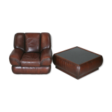 Ensemble fauteuil et table basse cuir, Italie, circa 1970. space age