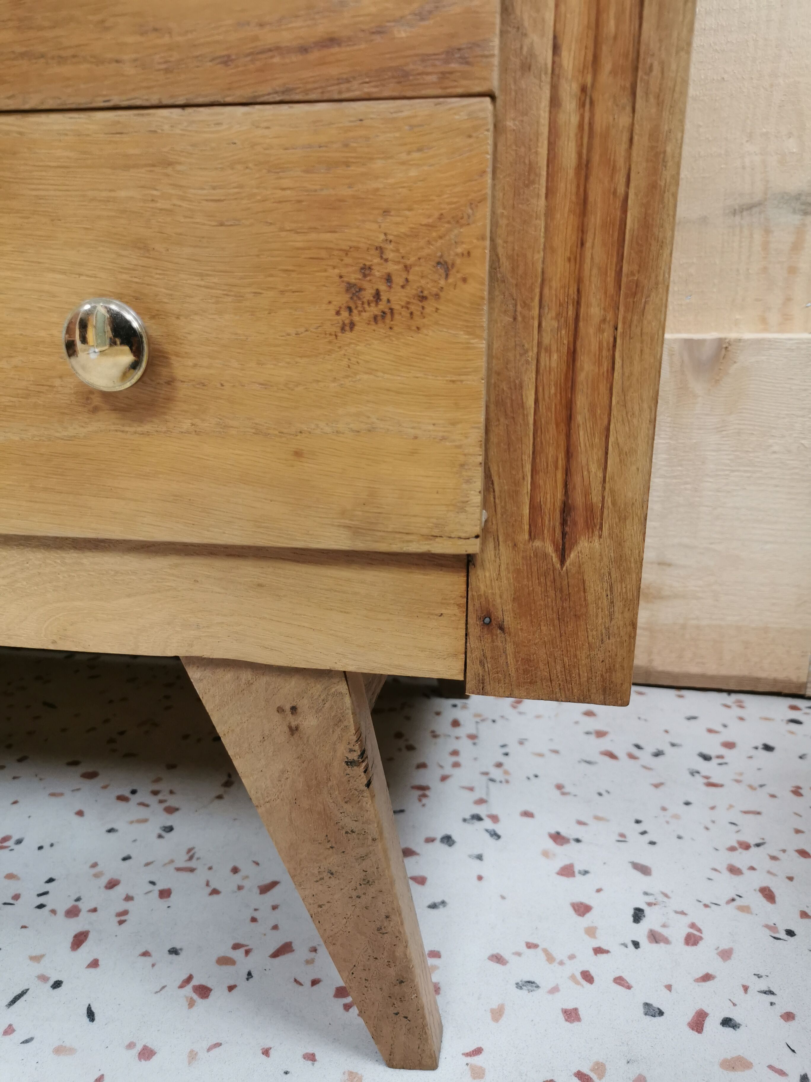 Chest of drawers compass feet