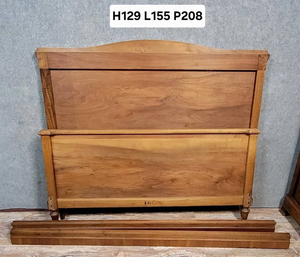Art Deco period centre bed in marquetry circa 1930-1940