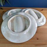 Trois assiettes à asperge à compartiments en barbotine Salins XXe 24cm