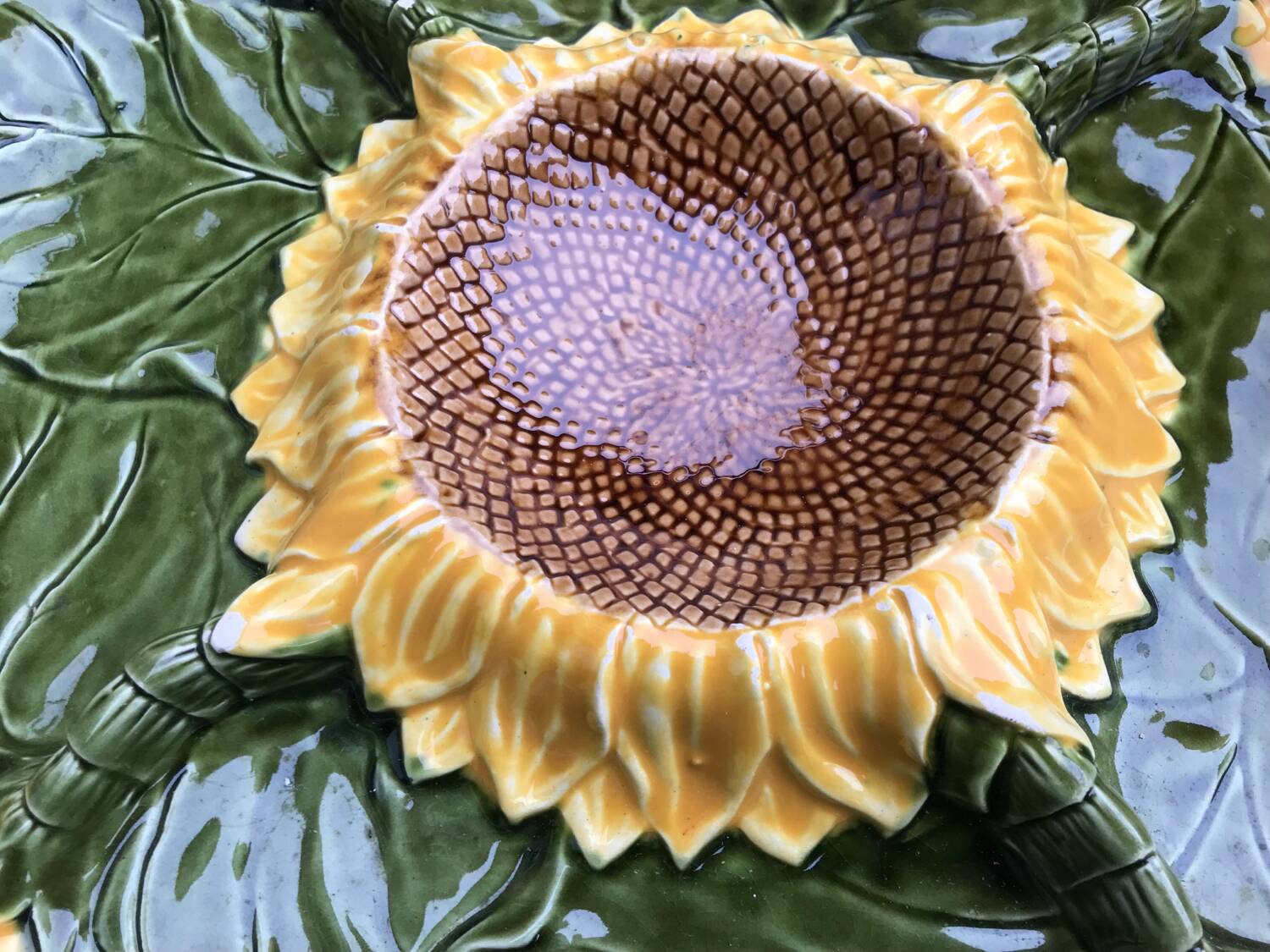 Begging dish and sunflower slip salad bowl