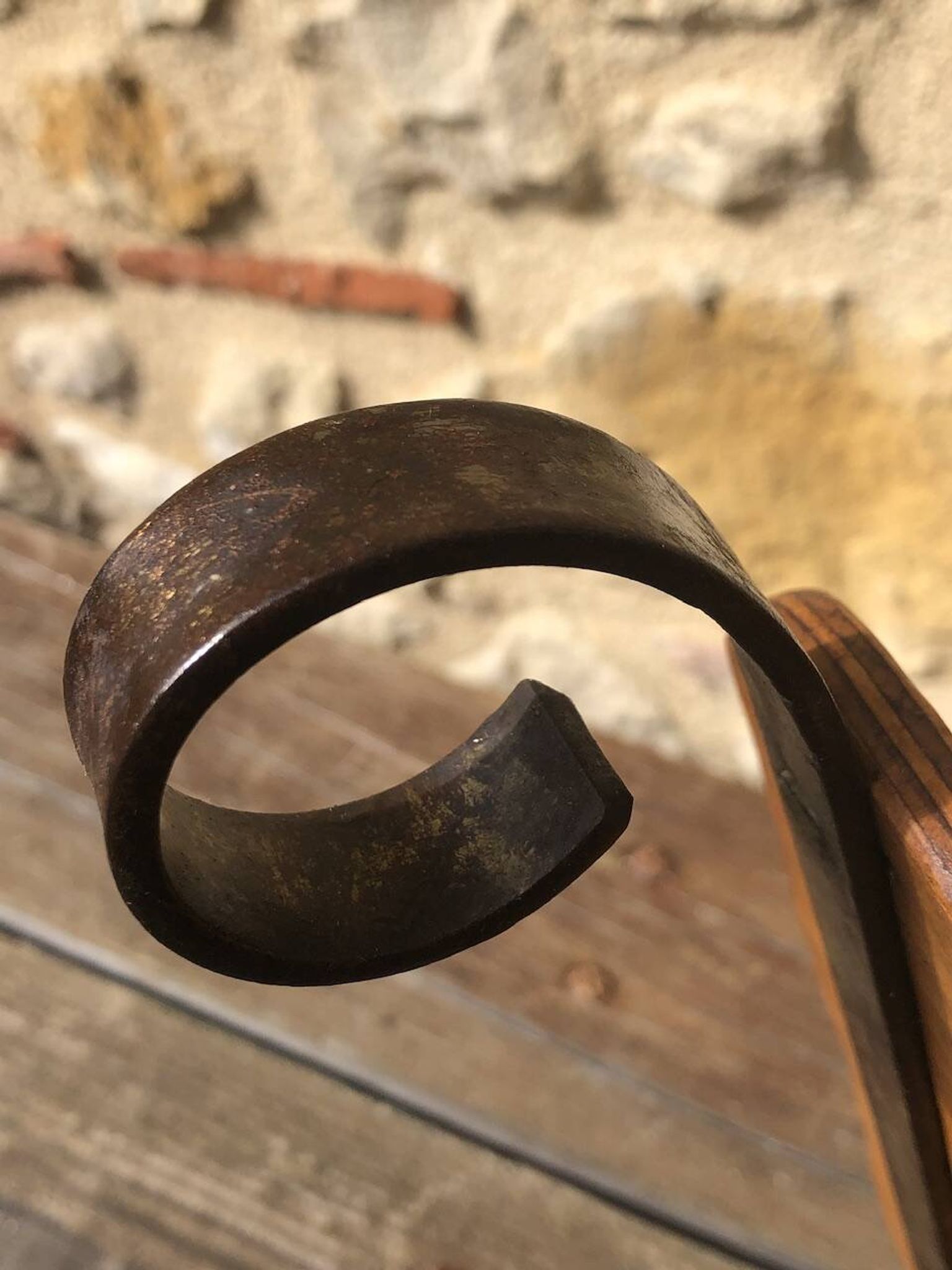 Porte revues vintage en bois et fer forgé circa 1950s