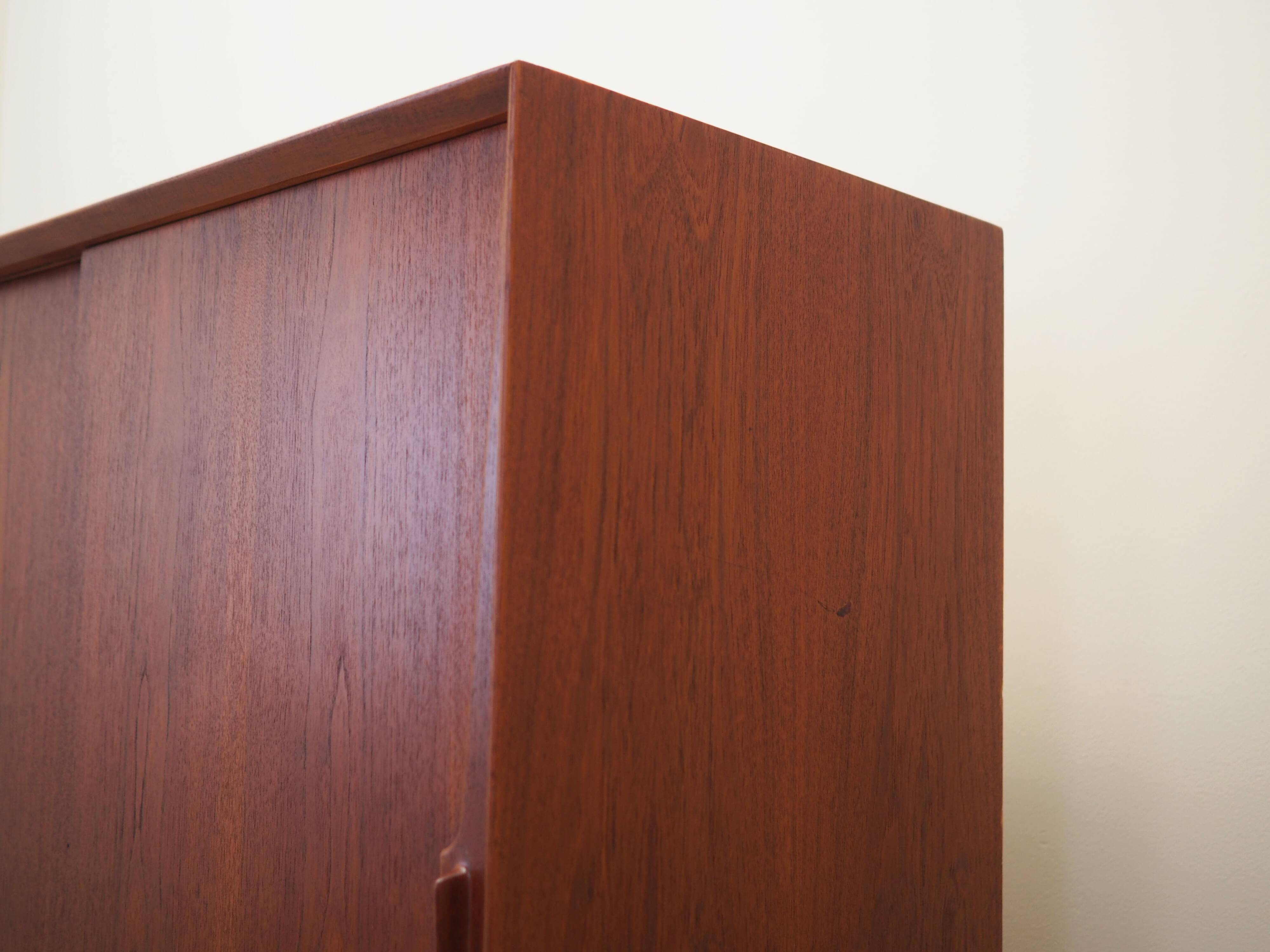 Buffet haut en teck, design danois, années 1970, fabricant : Omann Jun