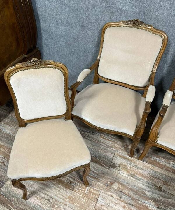 Suite de sièges style Louis XV en bois mouluré et sculpté vers 1900