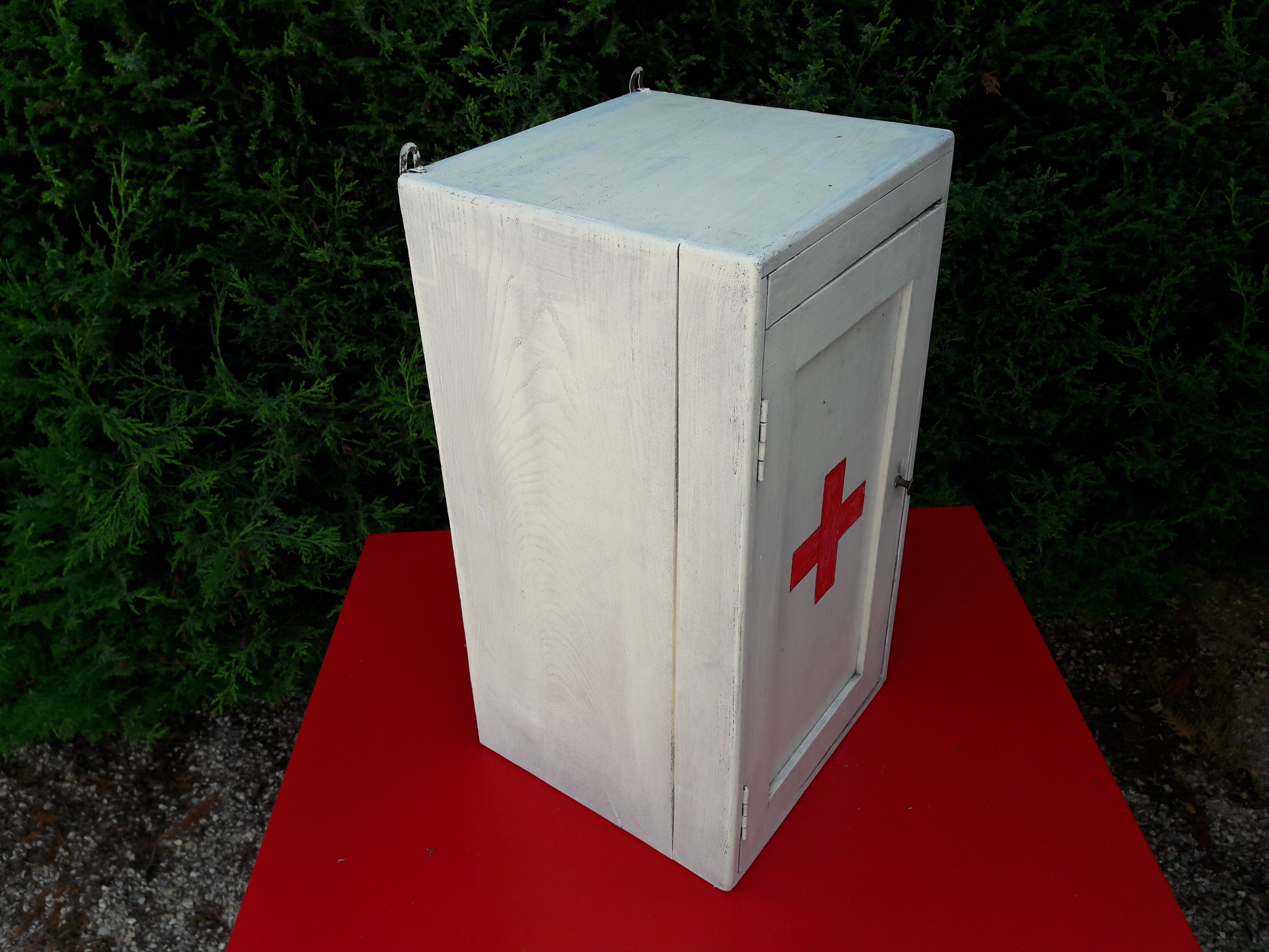 Armoire a pharmacie en bois