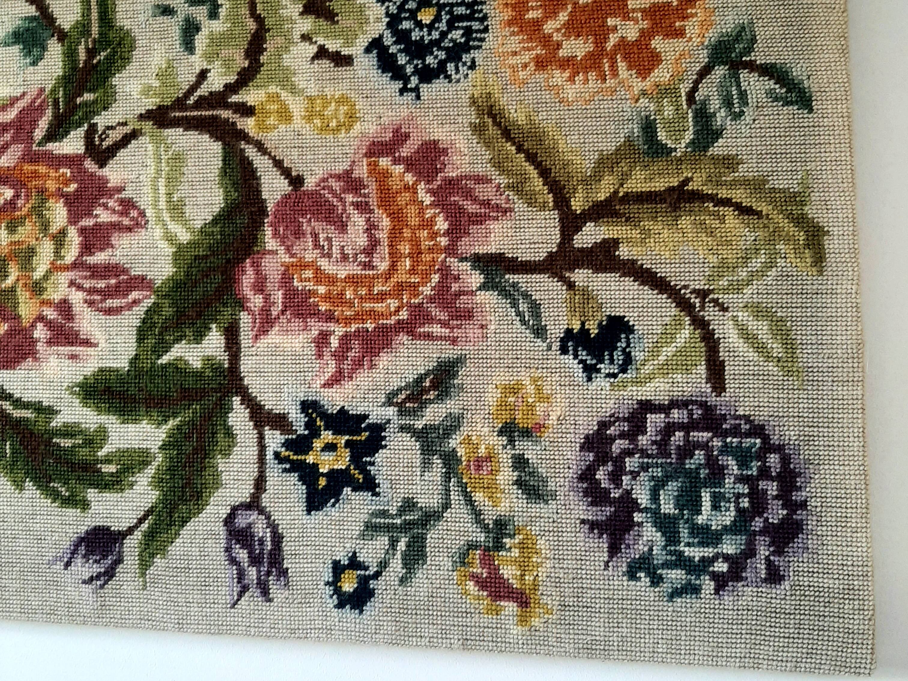 1970s wall tapestry with large multicoloured flowers