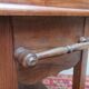 Meuble de toilette en noyer et merisier