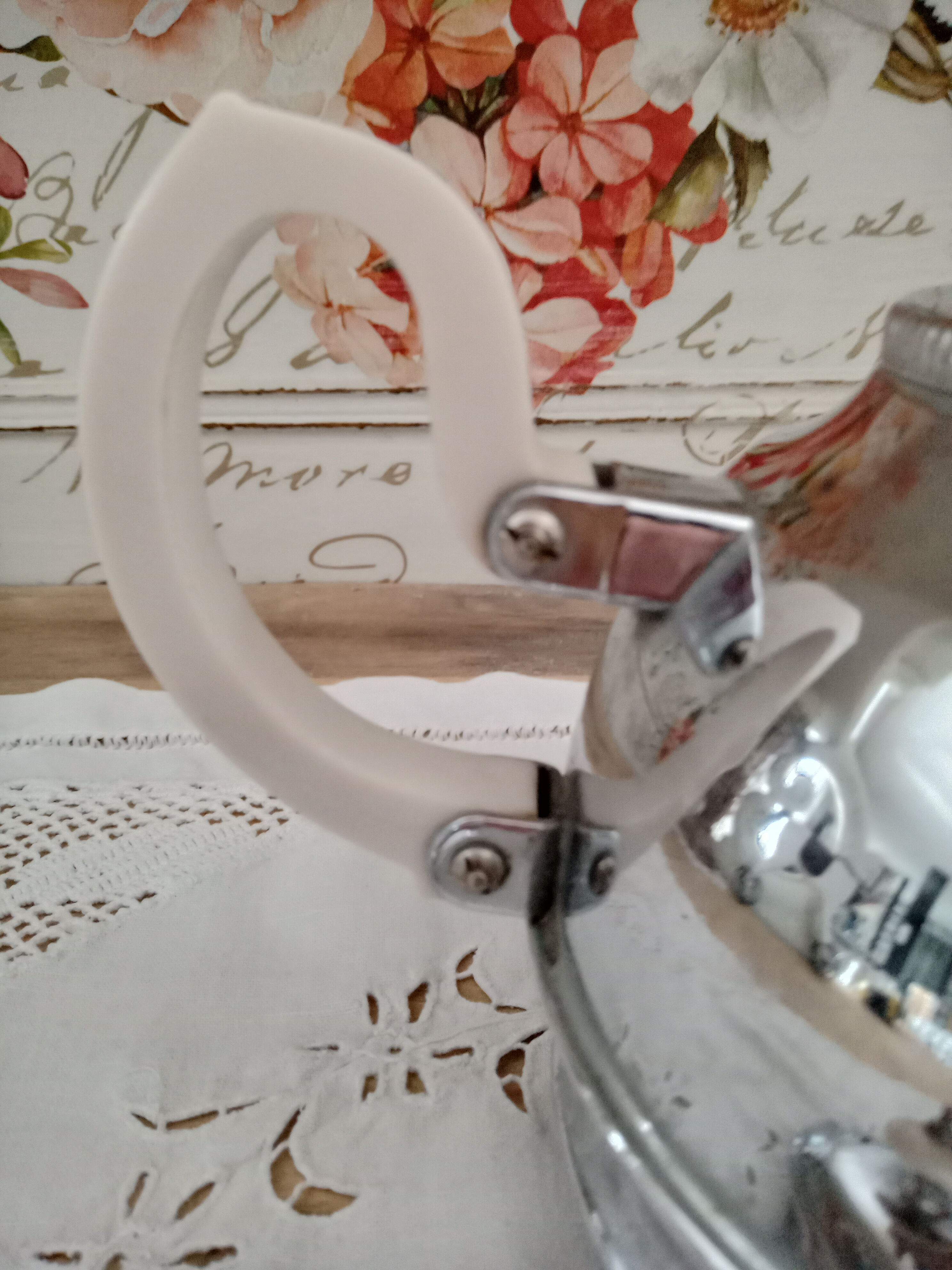 Vintage English teapot in chromed metal and bakelite "Denlagh Products"