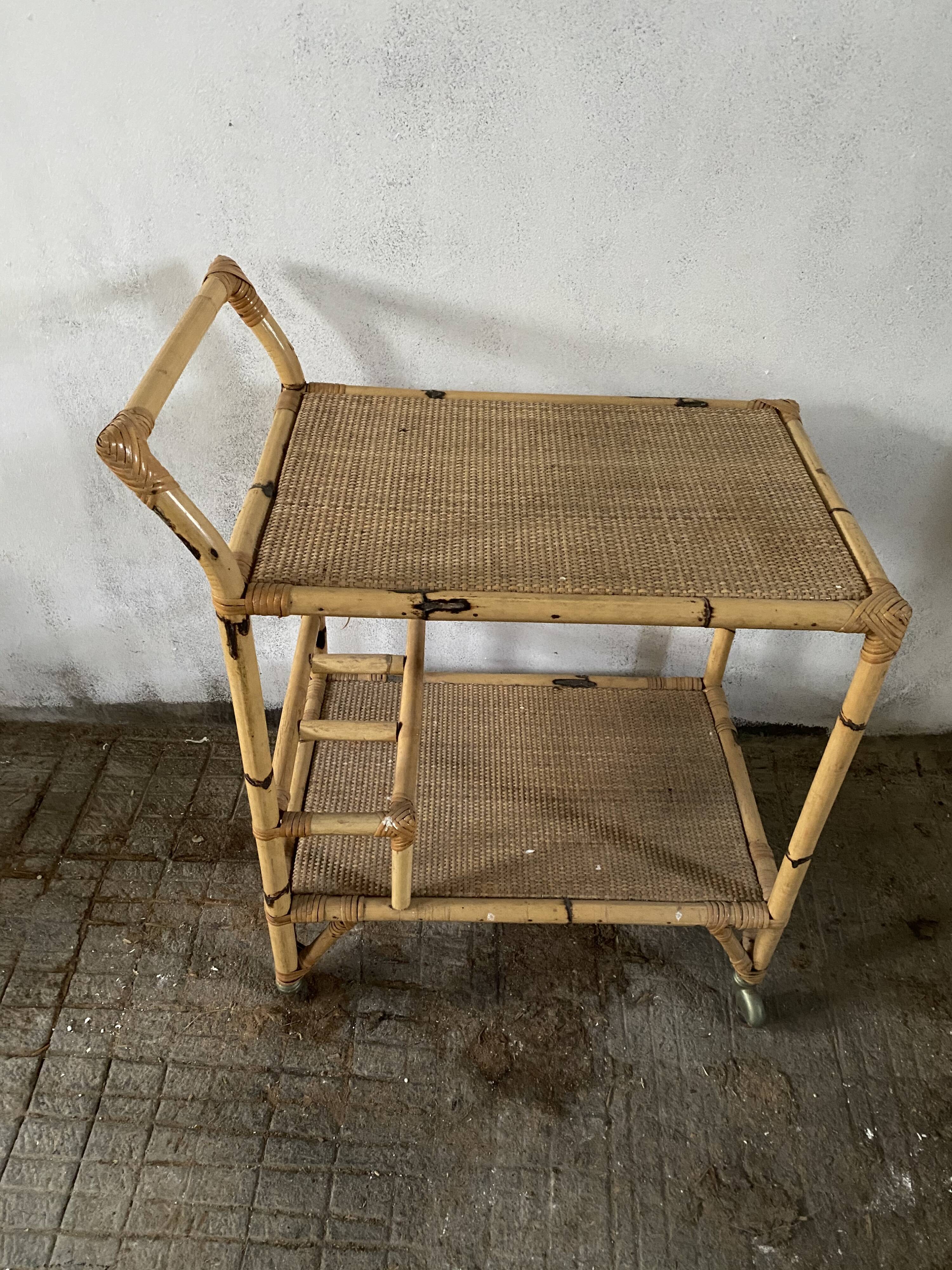 Rattan service on wheels