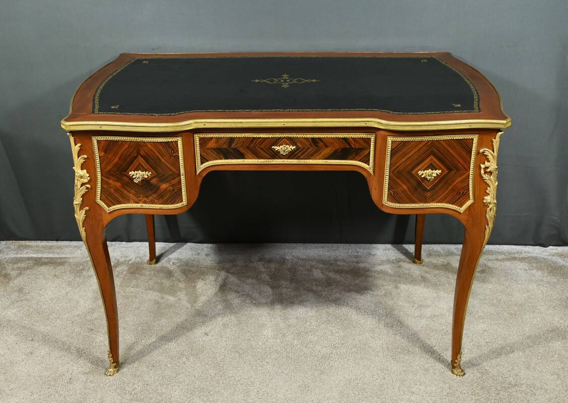 Petit Bureau de Milieu en Acajou et Palissandre, style Louis XV, époque Napoléon III – Milieu XIXe