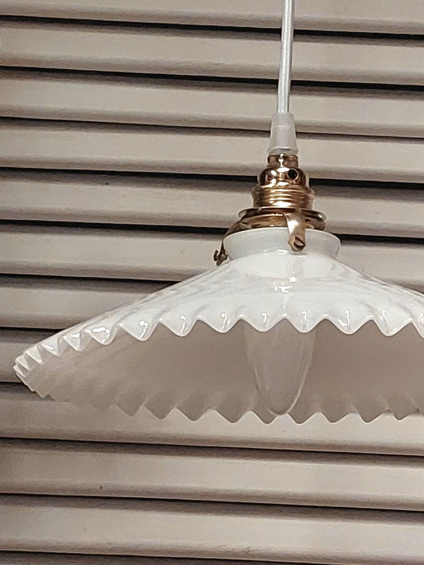 Suspension en opaline blanche 