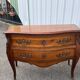 Commode ancienne de style Louis XV en bois - Commode sauteuse galbée avec b