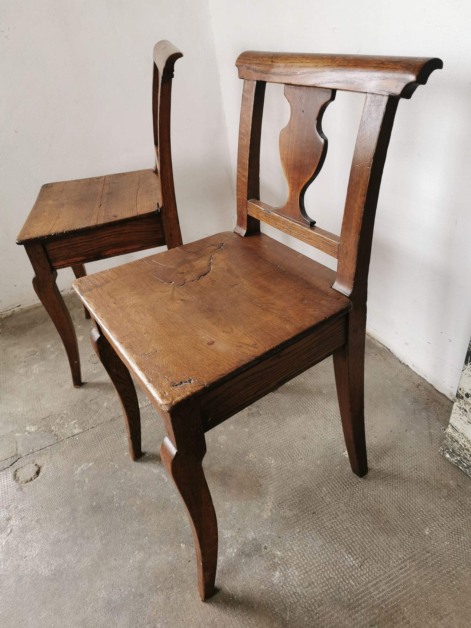 Paire de chaises en chêne brut