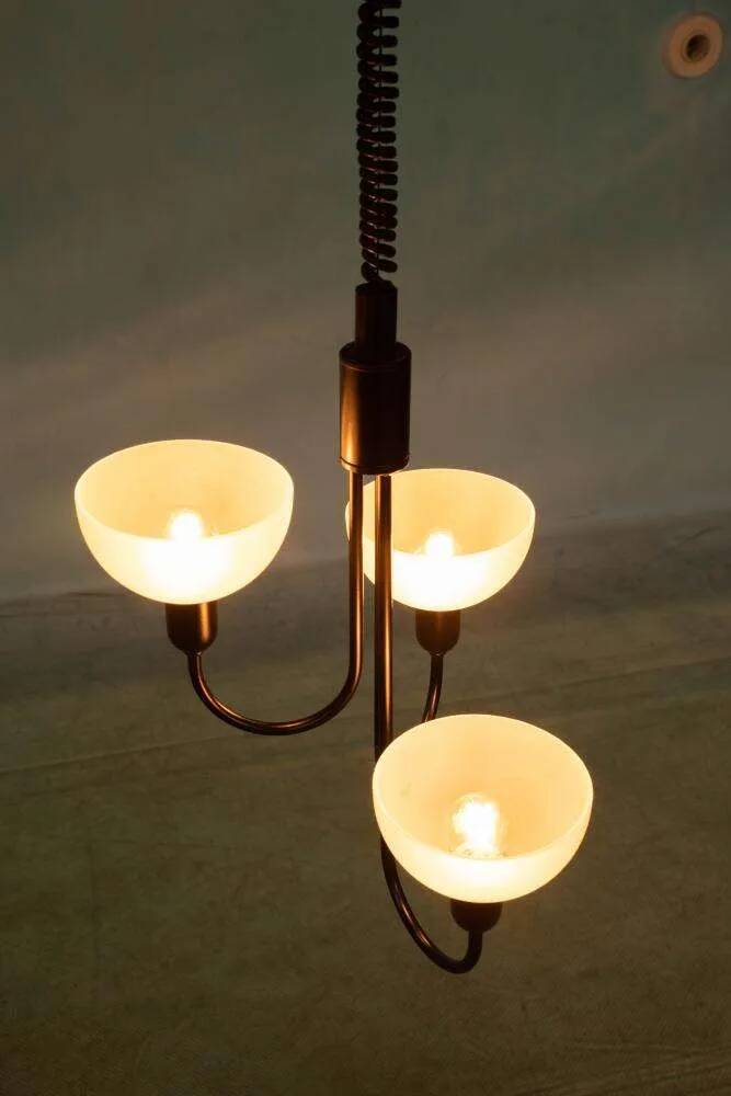 Suspension style Memphis 1960s, adjustable vintage lamp.